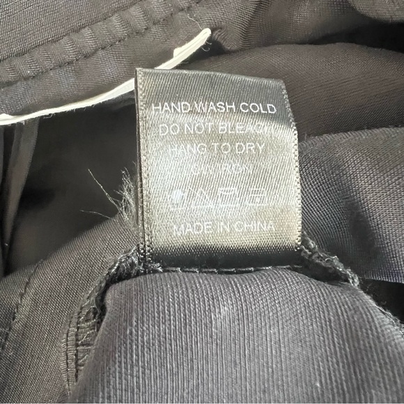 Tuckernuck Pomander Place Black Phillipa Blouse NWT - Picture 8 of 8